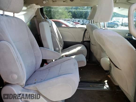 2018 Toyota Sienna LE Auto Access Seat with VIN 5TDKZ3DC7JS952822, listed as a Copart auction lot 67004435 with 47,440 mi miles and Salvage title. Bid and sale history available at DreamBid. Image 11.