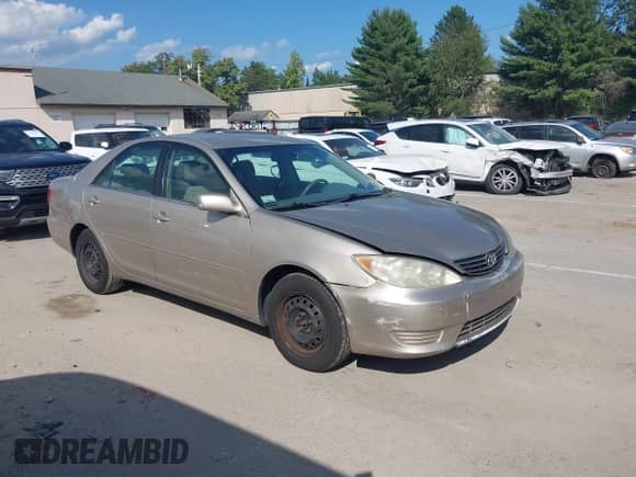 2005 Toyota Camry STD with VIN 4T1BE32K65U408914, listed as a IAAI auction lot 43161736 with 172,417 mi miles and . Bid and sale history available at DreamBid. Image 1.