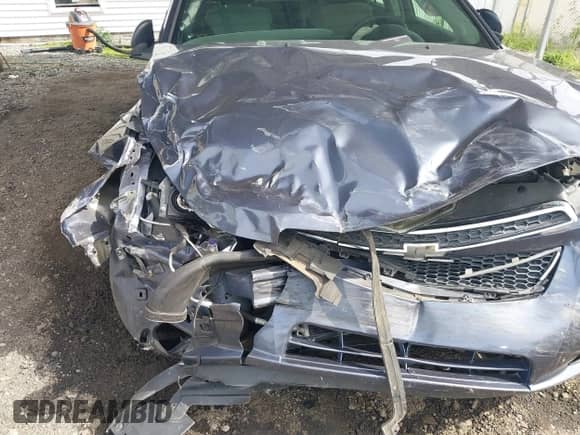 2013 Chevrolet Cruze LS z VIN 1G1PA5SHXD7188799, wystawiony jako IAAI lot #43330103 z przebiegiem 124 652 mil mil oraz . Historia ofert i sprzedaży dostępna na DreamBid. Obrazek 6.