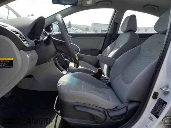 2017 Hyundai Accent SE z VIN KMHCT4AE1HU388166, wystawiony jako Copart lot #54510655 z przebiegiem 94 937 mil mil oraz Szkoda całkowita • Salvage title. Historia ofert i sprzedaży dostępna na DreamBid. Obrazek 7.