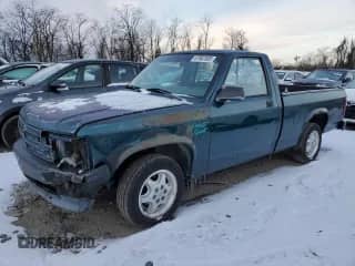 1994 Dodge Dakota z VIN 1B7FL26X2RW148582, wystawiony jako Copart lot #87962505 z przebiegiem 166 363 mil mil oraz Szkoda całkowita • Salvage title. Historia ofert i sprzedaży dostępna na DreamBid. Obrazek 1.
