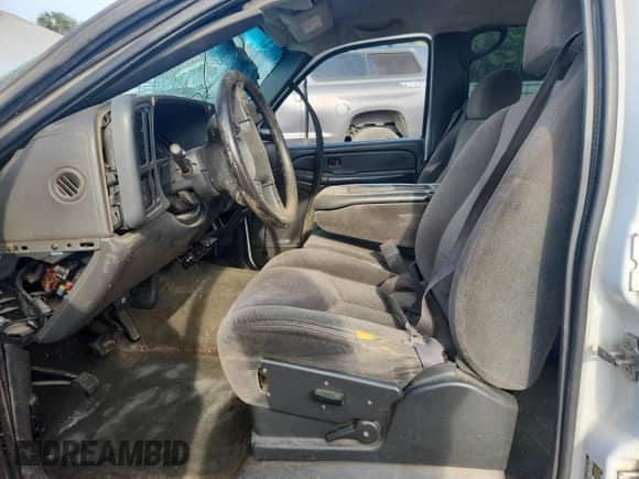 2005 Chevrolet Silverado 2500HD LS с VIN 1GCHK23225F941993, выставлен на аукционе Copart как лот 63600455 с пробегом Не указан миль и Списание • Salvage title. История ставок и продаж доступна на DreamBid. Изображение 7.