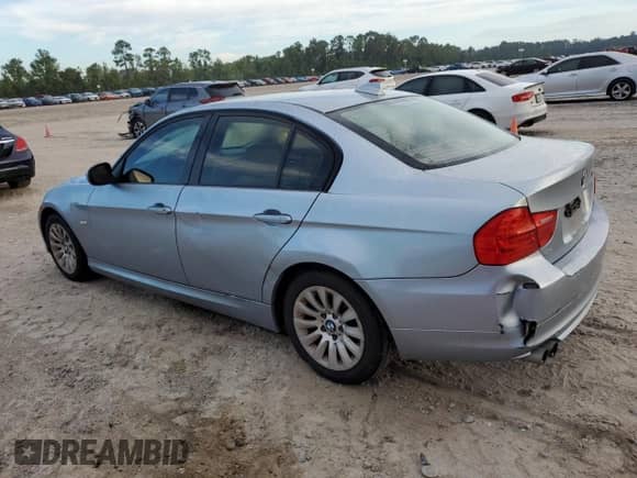 2009 BMW 3 Series 328i z VIN WBAPH77589NM46007, wystawiony jako Copart lot #69444244 z przebiegiem Nie podano mil oraz Szkoda całkowita • Salvage title. Historia ofert i sprzedaży dostępna na DreamBid. Obrazek 2.