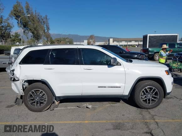 2017 Jeep Grand Cherokee Trailhawk z VIN 1C4RJFLGXHC959092, wystawiony jako IAAI lot #41232281 z przebiegiem 108 659 mil mil oraz . Historia ofert i sprzedaży dostępna na DreamBid. Obrazek 13.