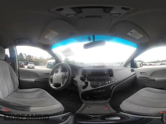 2013 Toyota Sienna LE z VIN 5TDJK3DC6DS053616, wystawiony jako IAAI lot #42555537 z przebiegiem 215 290 mil mil oraz . Historia ofert i sprzedaży dostępna na DreamBid. Obrazek 18.