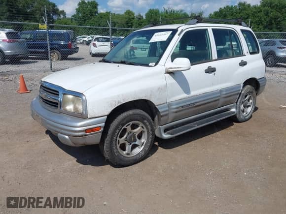 2001 Chevrolet Tracker LT with VIN 2CNBJ634216913516, listed as a IAAI auction lot 42641267 with 114,792 mi miles and . Bid and sale history available at DreamBid. Image 2.