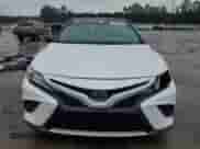 2020 Toyota Camry XSE z VIN 4T1K61AK6LU323877, wystawiony jako Copart lot #83964045 z przebiegiem 50 024 mil mil oraz Czysty tytuł • Clean title. Historia ofert i sprzedaży dostępna na DreamBid. Obrazek 5.