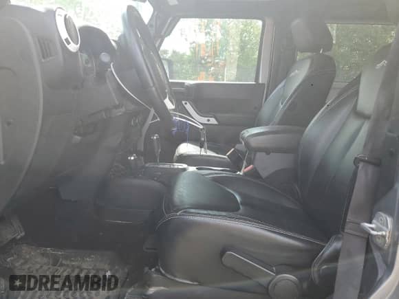 2014 Jeep Wrangler Sahara z VIN 1C4AJWBG0EL241643, wystawiony jako Copart lot #56491155 z przebiegiem 113 596 mil mil oraz Szkoda całkowita • Salvage title. Historia ofert i sprzedaży dostępna na DreamBid. Obrazek 7.