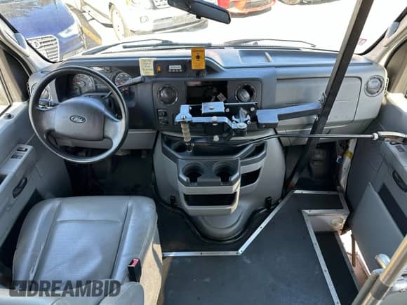 2014 Ford Econoline Cargo Commercial with VIN 1FTNS2EWXEDA65012, listed as a Copart auction lot 55211795 with 181,271 mi miles and Clean title. Bid and sale history available at DreamBid. Image 6.