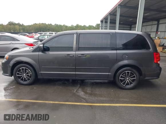 2017 Dodge Grand Caravan SE Plus with VIN 2C4RDGBG4HR550141, listed as a IAAI auction lot 43381432 with 227,629 mi miles and . Bid and sale history available at DreamBid. Image 14.