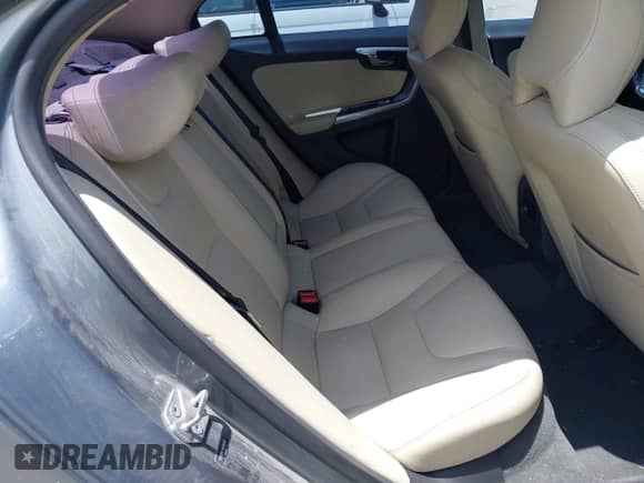 2017 Volvo S60 Dynamic с VIN YV126MFL1H2436740, выставлен на аукционе IAAI как лот 42602343 с пробегом 136 760 миль миль и . История ставок и продаж доступна на DreamBid. Изображение 8.