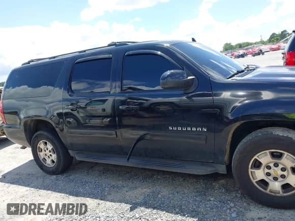 2011 Chevrolet Suburban LT с VIN 1GNSKJE30BR208039, выставлен на аукционе IAAI как лот 42401498 с пробегом 230 526 миль миль и . История ставок и продаж доступна на DreamBid. Изображение 13.