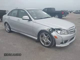 2009 Mercedes-Benz C 350 Sport z VIN WDDGF56X49R055855, wystawiony jako IAAI lot #43110694 z przebiegiem 194 373 mil mil oraz . Historia ofert i sprzedaży dostępna na DreamBid. Obrazek 1.