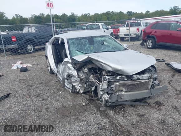 2015 Chevrolet Malibu LT z VIN 1G11C5SL0FF322443, wystawiony jako IAAI lot #43340640 z przebiegiem 149 026 mil mil oraz . Historia ofert i sprzedaży dostępna na DreamBid. Obrazek 1.