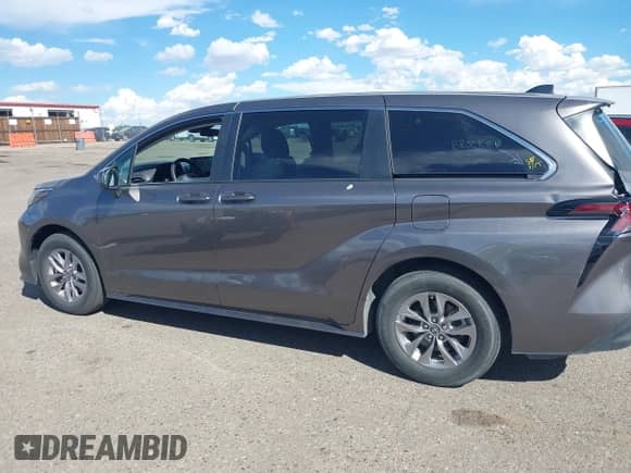 2024 Toyota Sienna LE with VIN 5TDKRKEC6RS213090, listed as a IAAI auction lot 43176271 with 29,654 mi miles and . Bid and sale history available at DreamBid. Image 14.