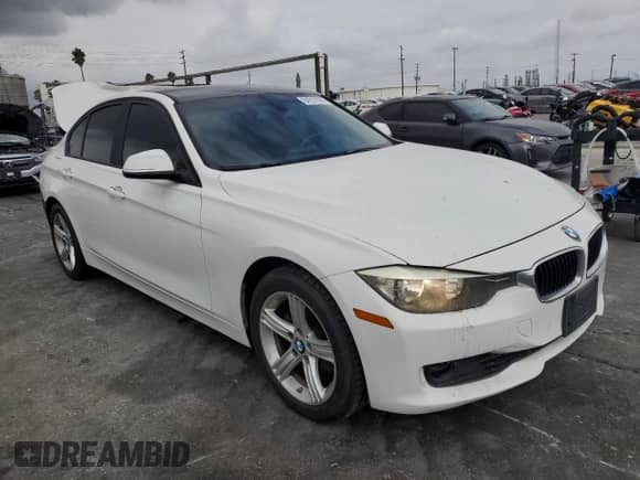 2012 BMW 3 Series 328i с VIN WBA3A5G55CNP18091, выставлен на аукционе Copart как лот 84557665 с пробегом 84 483 миль миль и Списание • Salvage title. История ставок и продаж доступна на DreamBid. Изображение 4.