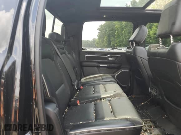 2021 Ram 1500 Laramie z VIN 1C6SRFRT2MN570208, wystawiony jako Copart lot #63192945 z przebiegiem 45 477 mil mil oraz Szkoda całkowita • Salvage title. Historia ofert i sprzedaży dostępna na DreamBid. Obrazek 10.