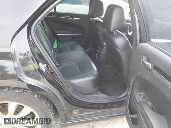 2015 Chrysler 300 Limited z VIN 2C3CCARG2FH849534, wystawiony jako IAAI lot #43426030 z przebiegiem 200 891 mil mil oraz . Historia ofert i sprzedaży dostępna na DreamBid. Obrazek 8.