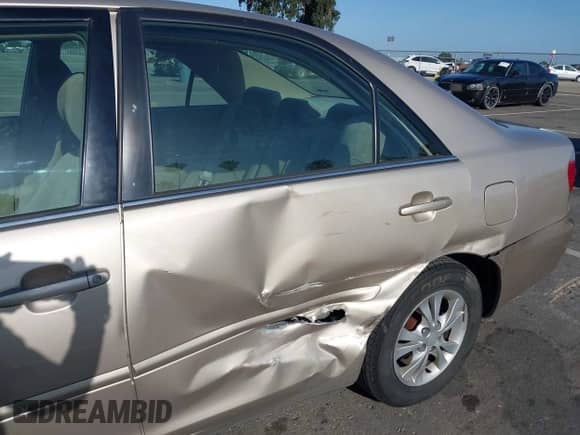 2005 Toyota Camry LE с VIN 4T1BF32K45U090062, выставлен на аукционе IAAI как лот 42405197 с пробегом 85 388 миль миль и . История ставок и продаж доступна на DreamBid. Изображение 6.