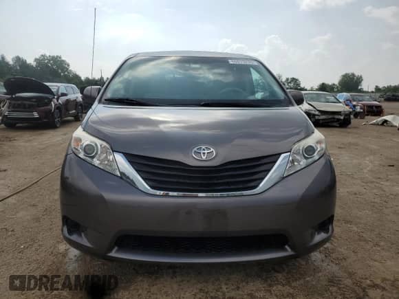 2013 Toyota Sienna LE AAS с VIN 5TDKK3DC6DS305613, выставлен на аукционе Copart как лот 66013225 с пробегом 87 778 миль миль и Списание • Salvage title. История ставок и продаж доступна на DreamBid. Изображение 5.