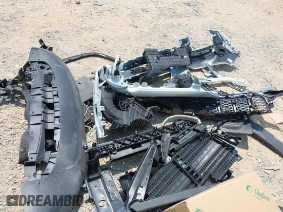 2025 Jeep Grand Cherokee Limited with VIN 1C4RJKBG7S8686200, listed as a IAAI auction lot 42592289 with 1,979 mi miles and . Bid and sale history available at DreamBid. Image 12.