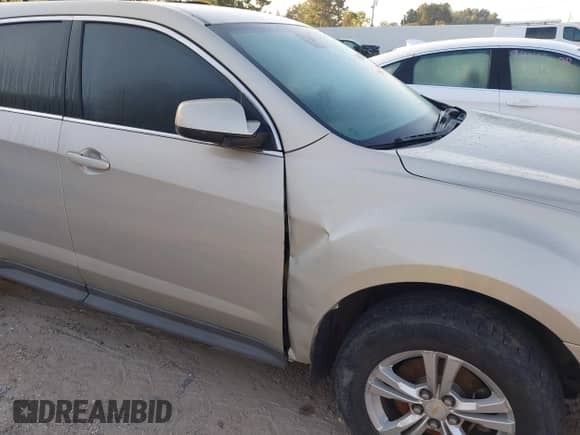 2013 Chevrolet Equinox LT z VIN 1GNALDEKXDZ116201, wystawiony jako IAAI lot #43292709 z przebiegiem 212 803 mil mil oraz . Historia ofert i sprzedaży dostępna na DreamBid. Obrazek 6.