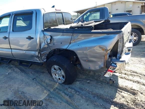 2014 Toyota Tacoma PreRunner z VIN 5TFJX4GNXEX027147, wystawiony jako IAAI lot #41840370 z przebiegiem 111 242 mil mil oraz . Historia ofert i sprzedaży dostępna na DreamBid. Obrazek 6.