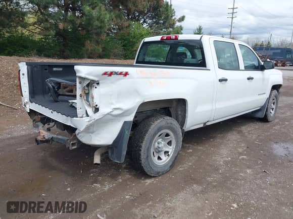 2017 Chevrolet Silverado 1500 Work Truck z VIN 1GCUKNEC0HF103956, wystawiony jako IAAI lot #42091126 z przebiegiem 67 821 mil mil oraz . Historia ofert i sprzedaży dostępna na DreamBid. Obrazek 4.