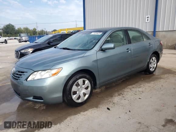 2007 Toyota Camry XLE z VIN 4T1BE46K87U685986, wystawiony jako Copart lot #71818425 z przebiegiem 71 212 mil mil oraz Szkoda całkowita • Salvage title. Historia ofert i sprzedaży dostępna na DreamBid. Obrazek 1.
