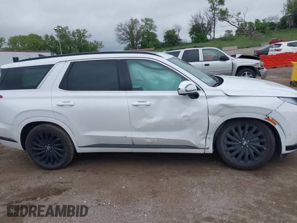 2025 Hyundai Palisade Calligraphy с VIN KM8R7DGE7SU873652, выставлен на аукционе IAAI как лот 42314603 с пробегом 5 393 миль миль и . История ставок и продаж доступна на DreamBid. Изображение 13.