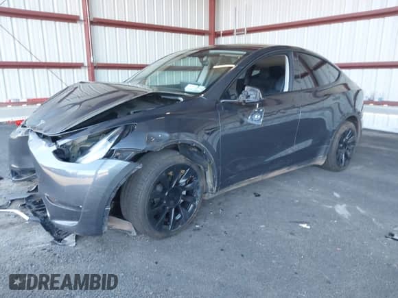 2022 Tesla Model Y Long Range z VIN 7SAYGDEE9NA010903, wystawiony jako IAAI lot #43397965 z przebiegiem 20 830 mil mil oraz . Historia ofert i sprzedaży dostępna na DreamBid. Obrazek 2.