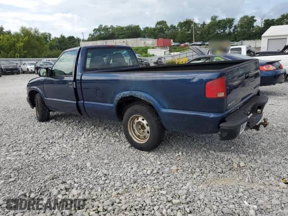 2003 Chevrolet S-10 with VIN 1GCCS14X538140605, listed as a Copart auction lot 67479245 with 248,347 mi miles and Salvage title. Bid and sale history available at DreamBid. Image 2.