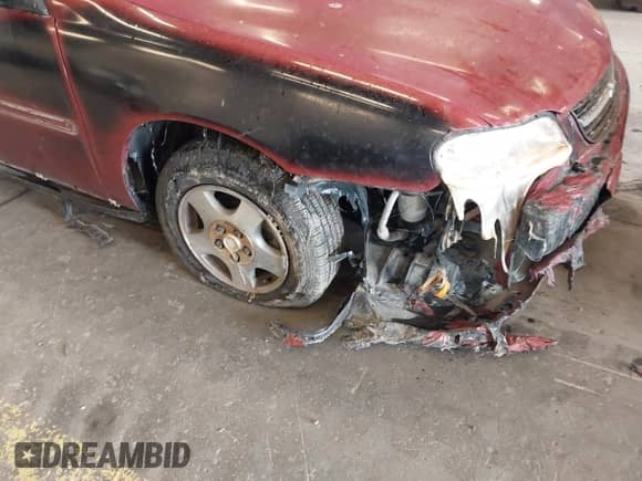 2004 Chevrolet Malibu Classic z VIN 1G1ND52F84M549946, wystawiony jako IAAI lot #42404927 z przebiegiem Nie podano mil oraz . Historia ofert i sprzedaży dostępna na DreamBid. Obrazek 13.