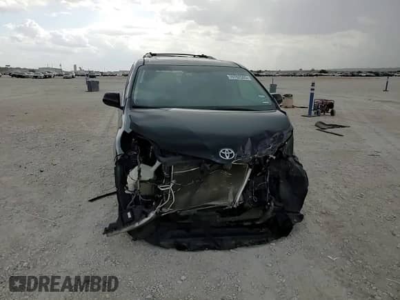 2015 Toyota Sienna XLE z VIN 5TDYK3DC1FS549649, wystawiony jako Copart lot #70762555 z przebiegiem 106 883 mil mil oraz Szkoda całkowita • Salvage title. Historia ofert i sprzedaży dostępna na DreamBid. Obrazek 15.