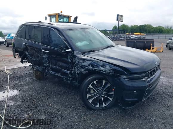 2023 Jeep Grand Cherokee Overland z VIN 1C4RJHDG8P8822650, wystawiony jako IAAI lot #42145252 z przebiegiem 63 100 mil mil oraz . Historia ofert i sprzedaży dostępna na DreamBid. Obrazek 1.