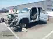 2021 Toyota Tacoma SR5 с VIN 3TYBZ5DN8MT000904, выставлен на аукционе IAAI как лот 42651517 с пробегом 68 366 миль миль и . История ставок и продаж доступна на DreamBid. Изображение 2.