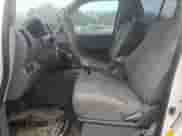 2010 Nissan Frontier SE z VIN 1N6AD0ER9AC401236, wystawiony jako Copart lot #81737415 z przebiegiem 213 144 mil mil oraz Czysty tytuł • Clean title. Historia ofert i sprzedaży dostępna na DreamBid. Obrazek 7.