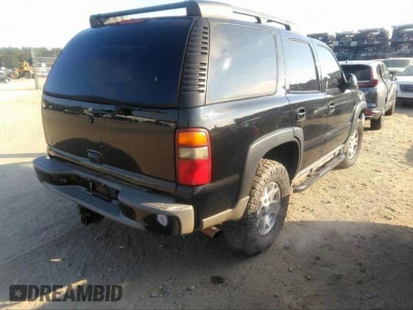 2002 Chevrolet Tahoe Z71 с VIN 1GNEK13Z32R321648, выставлен на аукционе IAAI как лот 41832636 с пробегом 192 220 миль миль и . История ставок и продаж доступна на DreamBid. Изображение 4.