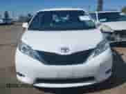 2014 Toyota Sienna LE AAS с VIN 5TDKK3DC0ES455590, выставлен на аукционе IAAI как лот 43379001 с пробегом 140 601 миль миль и . История ставок и продаж доступна на DreamBid. Изображение 12.