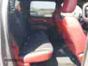 2019 Ram 1500 Rebel z VIN 1C6SRFLT8KN797618, wystawiony jako IAAI lot #42556663 z przebiegiem 92 606 mil mil oraz . Historia ofert i sprzedaży dostępna na DreamBid. Obrazek 8.