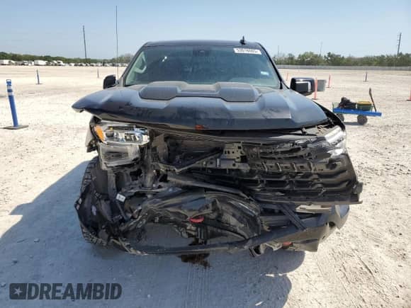 2024 Chevrolet Silverado 1500 LT Trail Boss z VIN 3GCUDFEL7RG147887, wystawiony jako Copart lot #53016005 z przebiegiem 17 938 mil mil oraz Szkoda całkowita • Salvage title. Historia ofert i sprzedaży dostępna na DreamBid. Obrazek 5.