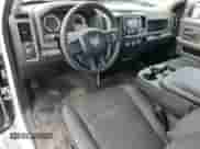 2019 Ram 1500 Tradesman z VIN 3C6JR6DT6KG560659, wystawiony jako Copart lot #70148565 z przebiegiem 84 666 mil mil oraz Szkoda całkowita • Salvage title. Historia ofert i sprzedaży dostępna na DreamBid. Obrazek 8.