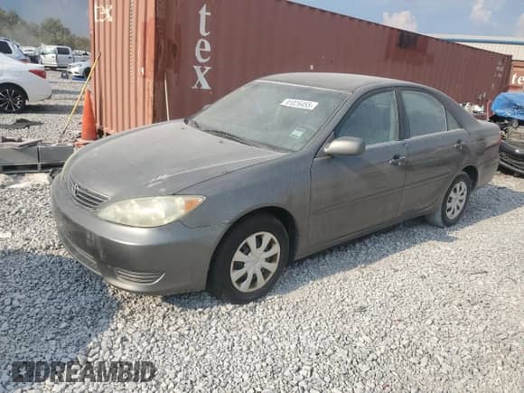 2005 Toyota Camry STD с VIN 4T1BE32KX5U958777, выставлен на аукционе Copart как лот 81026455 с пробегом 276 017 миль миль и Чистый • Clean title. История ставок и продаж доступна на DreamBid. Изображение 1.