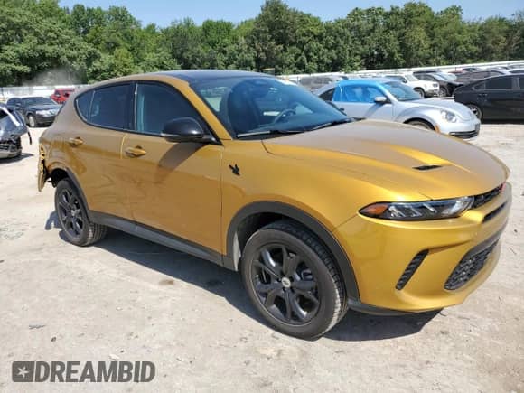 2024 Dodge Hornet GT Plus with VIN ZACNDFBN3R3A11207, listed as a Copart auction lot 64510014 with 8,699 mi miles and Salvage title. Bid and sale history available at DreamBid. Image 4.