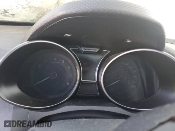 2013 Hyundai Veloster Turbo с VIN KMHTC6AE7DU151283, выставлен на аукционе Copart как лот 48415415 с пробегом Не указан миль и На запчасти • Non repairable. История ставок и продаж доступна на DreamBid. Изображение 9.