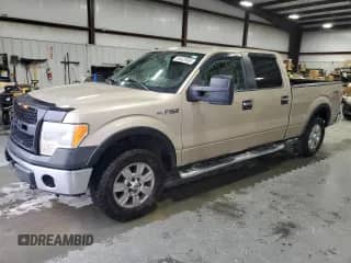 2010 Ford F-150 XL с VIN 1FTFW1EV7AFB51418, выставлен на аукционе Copart как лот 84622935 с пробегом 126 380 миль миль и Списание • Salvage title. История ставок и продаж доступна на DreamBid. Изображение 1.