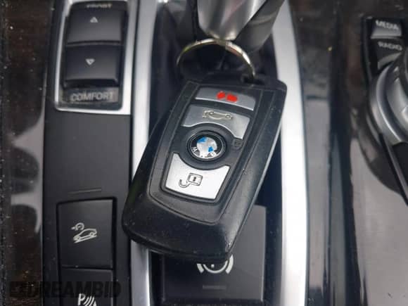 2016 BMW 5 Series 528i xDrive z VIN WBA5A7C50GG644521, wystawiony jako IAAI lot #43371837 z przebiegiem 115 542 mil mil oraz . Historia ofert i sprzedaży dostępna na DreamBid. Obrazek 11.