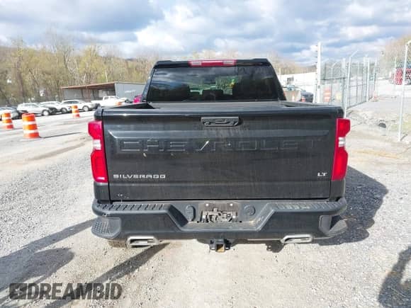 2023 Chevrolet Silverado 1500 LT Trail Boss z VIN 3GCUDFE89PG270678, wystawiony jako IAAI lot #42028188 z przebiegiem 46 820 mil mil oraz . Historia ofert i sprzedaży dostępna na DreamBid. Obrazek 16.