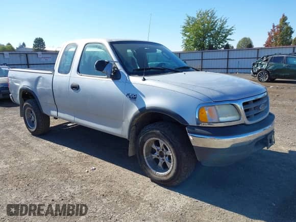 2003 Ford F-150 XL с VIN 2FTRX18W23CA62238, выставлен на аукционе IAAI как лот 43396251 с пробегом 115 742 миль миль и . История ставок и продаж доступна на DreamBid. Изображение 1.