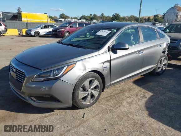 2017 Hyundai Sonata Limited с VIN KMHE54L28HA063330, выставлен на аукционе IAAI как лот 43429142 с пробегом 90 284 миль миль и . История ставок и продаж доступна на DreamBid. Изображение 2.